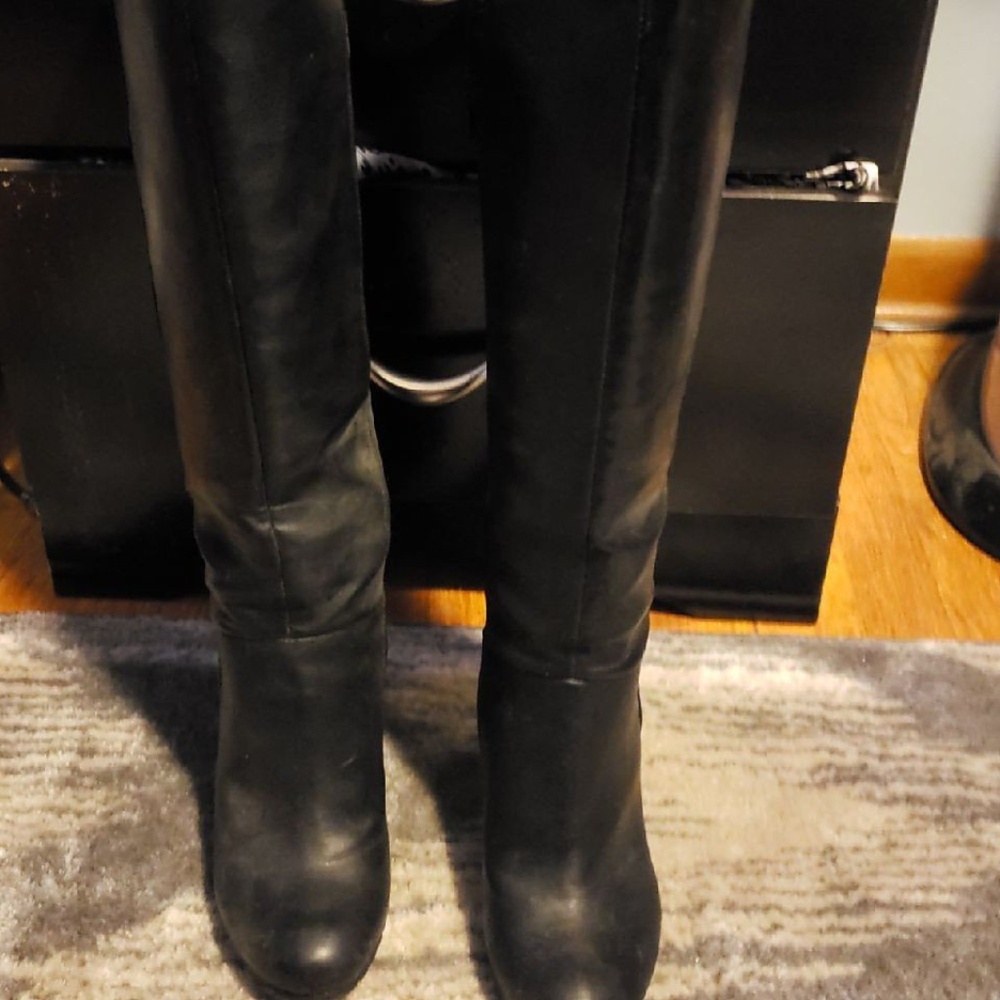 Black Heeled Boots. Like New, Size 8.5 - Picture 1 of 3